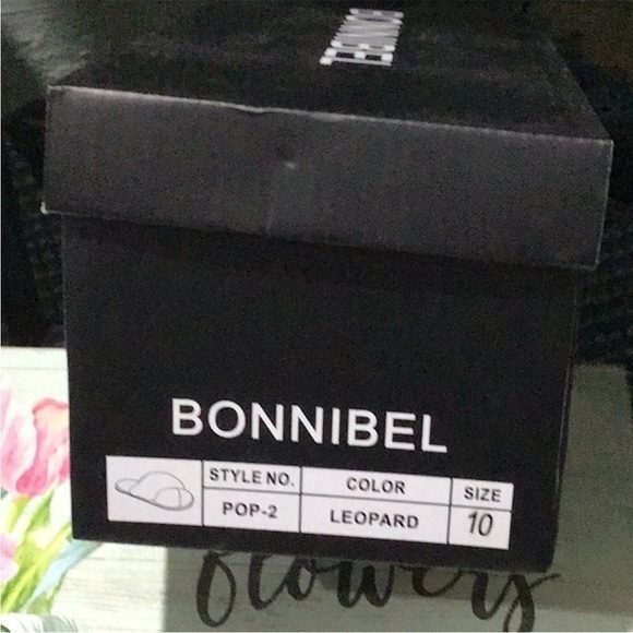 Bonnibel size 10 super soft and fluffy cheetah print crossover slippers in box - Picture 3 of 4